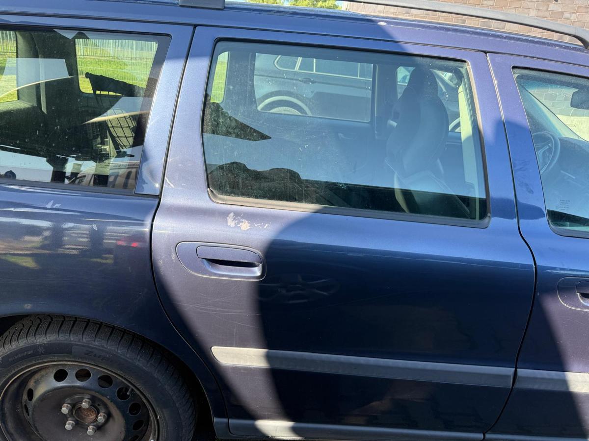 Volvo V70 II BJ02 original Tür hinten rechts Bright Blue Metallic Rohbau